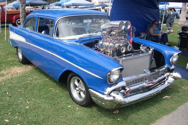 Unusual blue corvette with installation under the hood