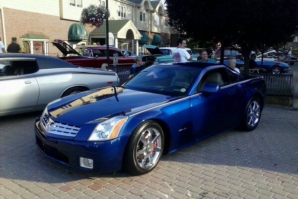 Cool, nouvelle voiture de couleur bleue