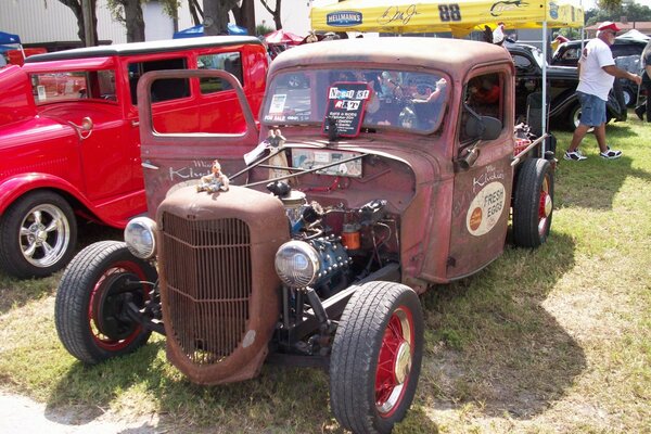 Exposición de autos clásicos antiguos