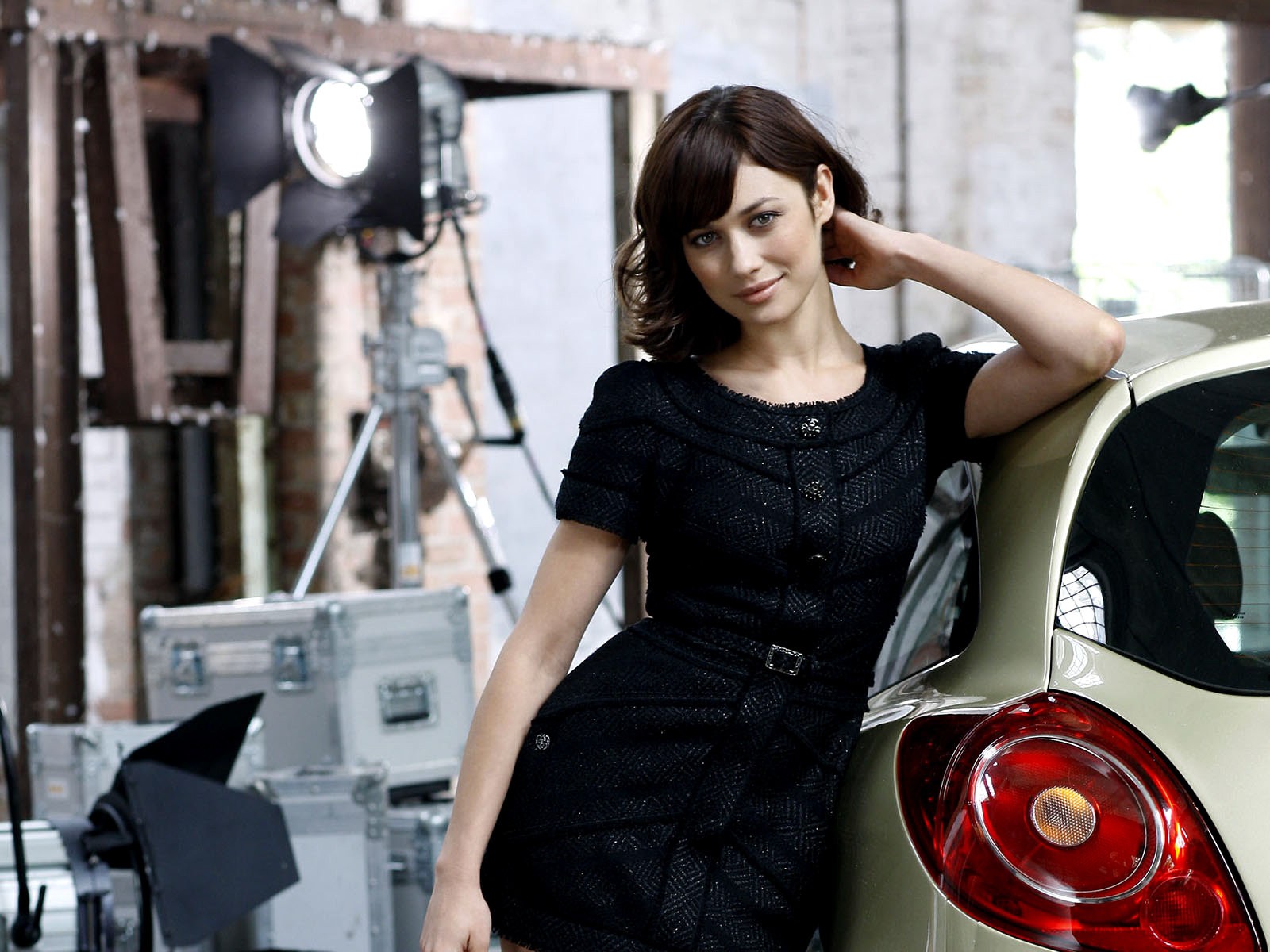 girls olga kurylenko car