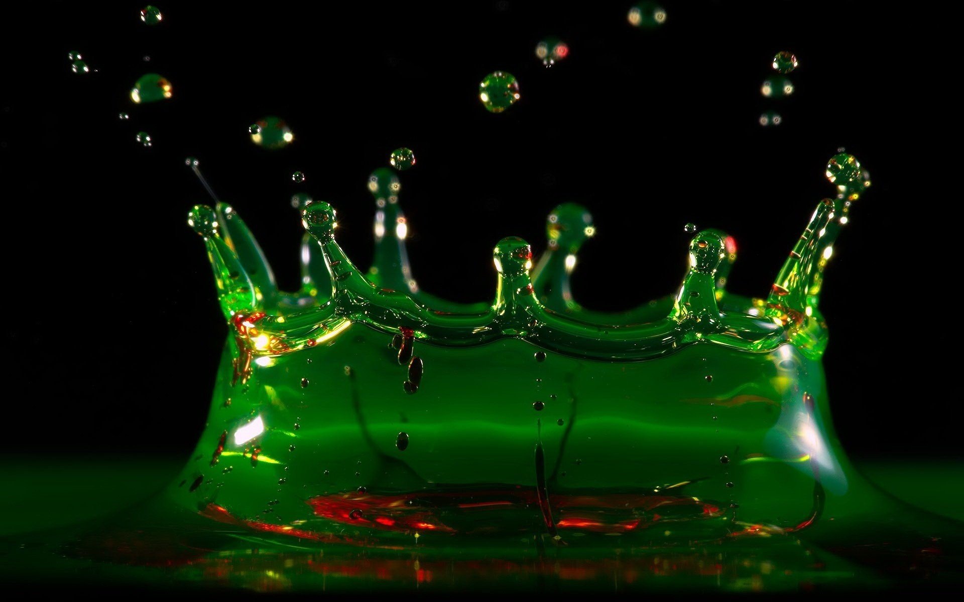 a crown of water green water red