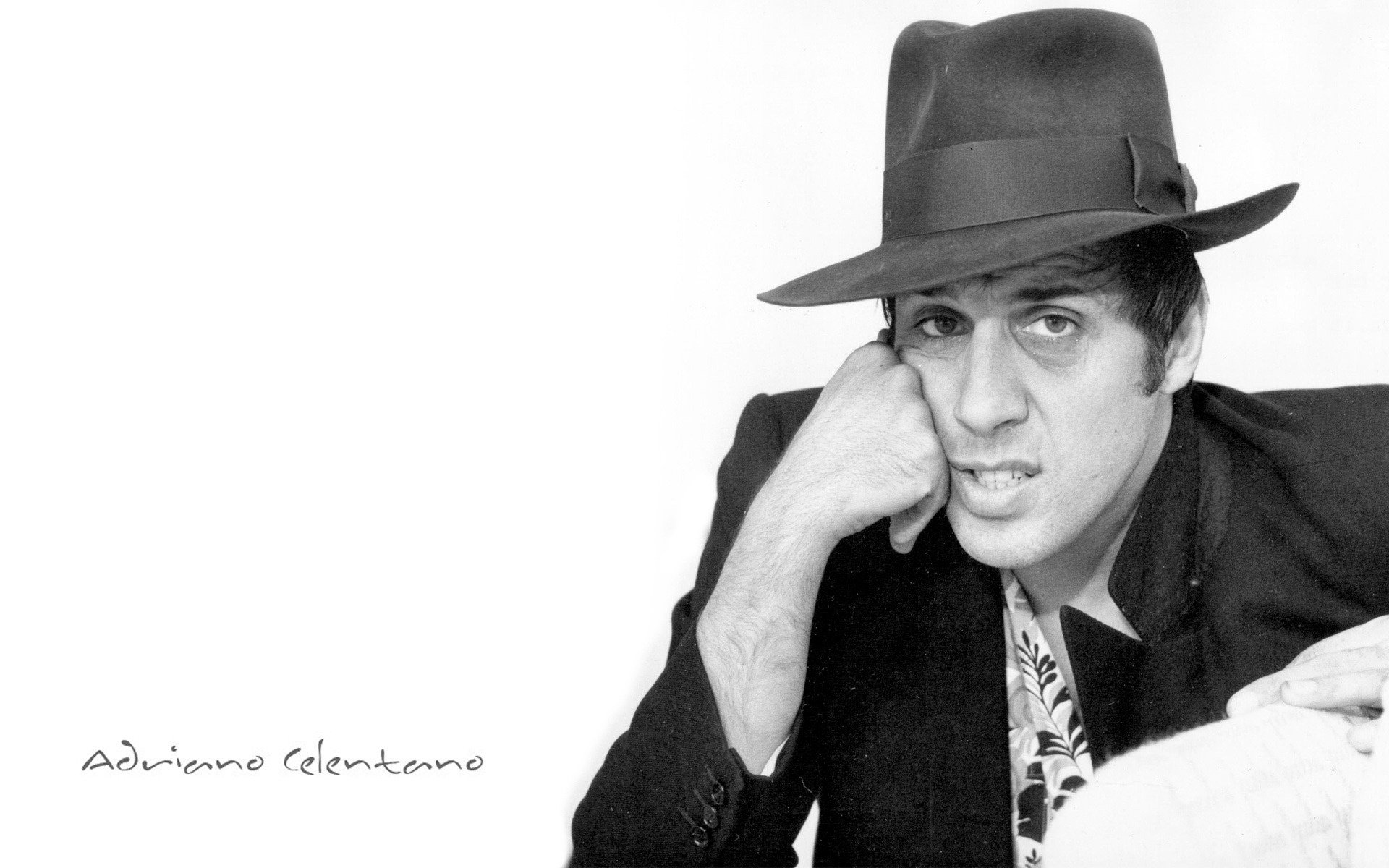 adriano celentano actor cantante sombrero retrato actores de cine mirada fondo blanco ojos cara blanco negro