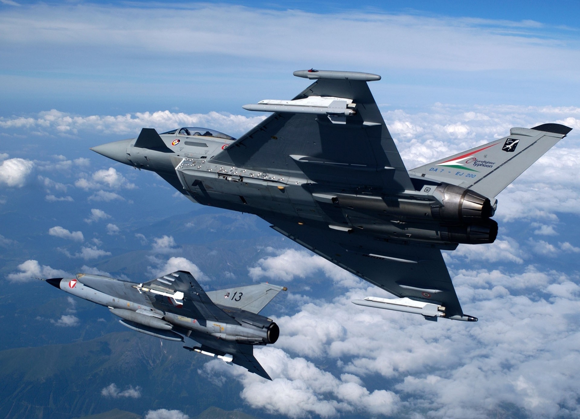 niebo błękitny samolot chmura eurofighter typhoon