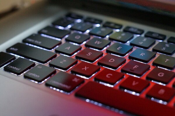 Teclado hermoso del MacBook de Apple