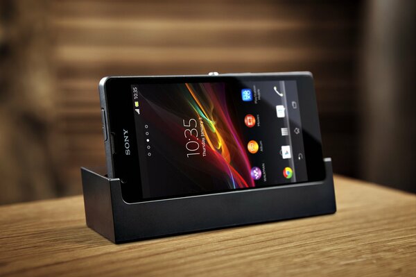 Sony Xperia-Handy an der Ladestation