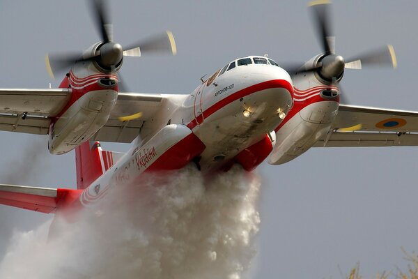 Процесс тушения в исполнении самолкта ТУ-142