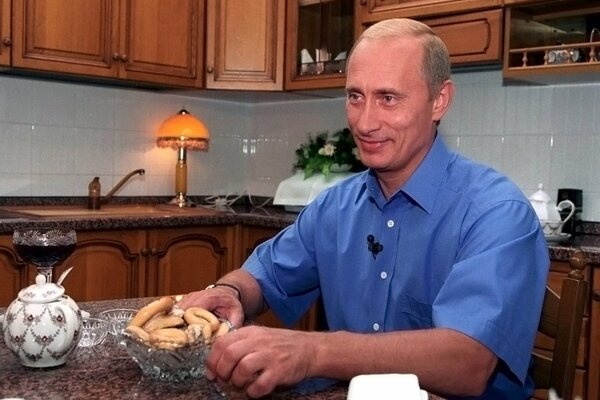 Vladimir Putin en la cocina en el hogar