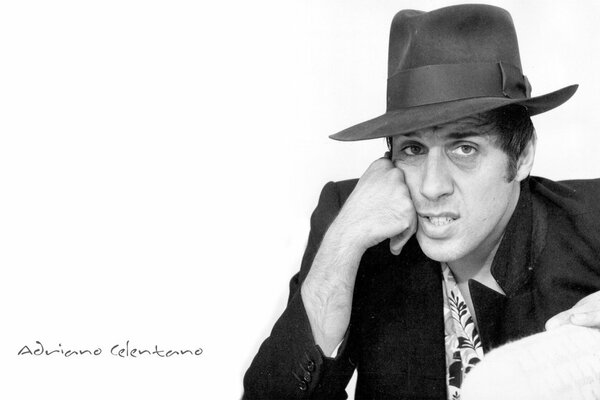 Adriano Celentano è un attore e cantante di grande talento