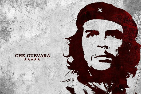 La mirada penetrante del che Guevara desde un retrato en una pared gris