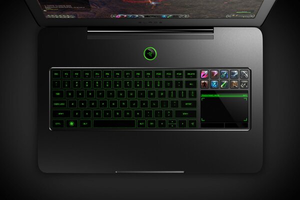 Teclado de ordenador portátil negro con botón verde