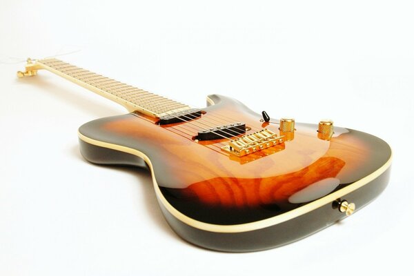 The electric guitar has a perfect lacquer surface. The quality is good