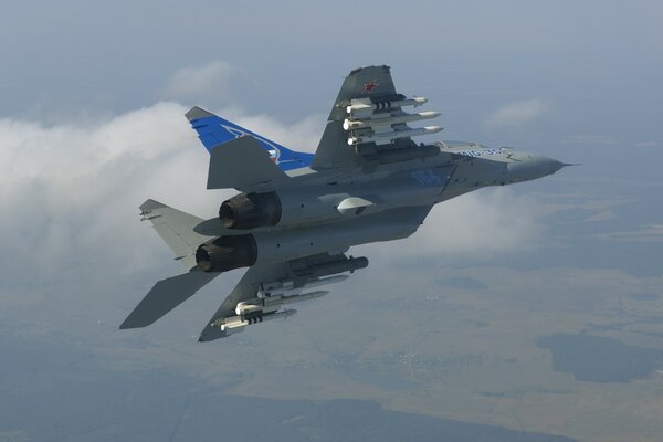 Capacidad de combate Visual del caza MIG-35 en vuelo