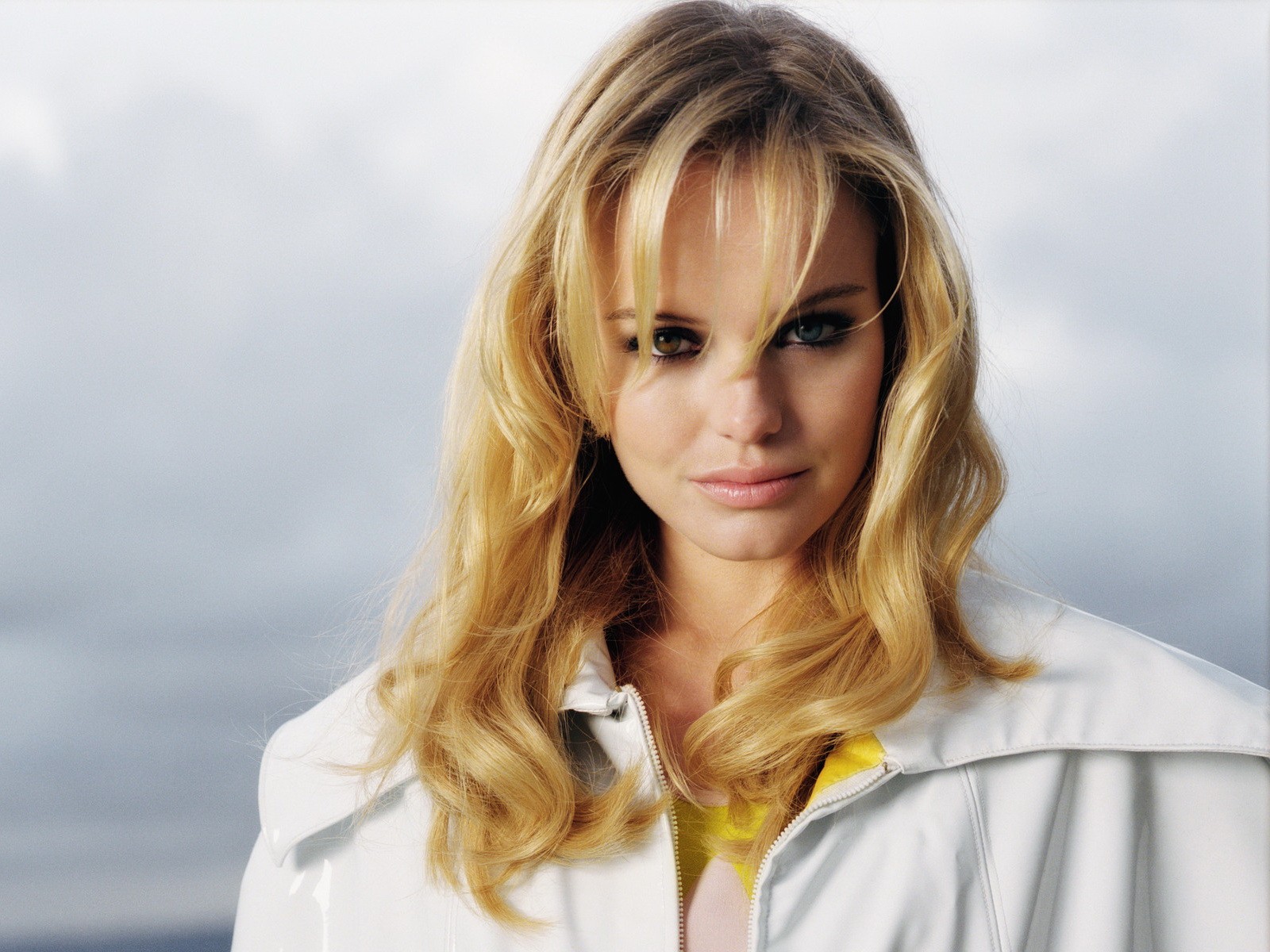 kate bosworth abrigo