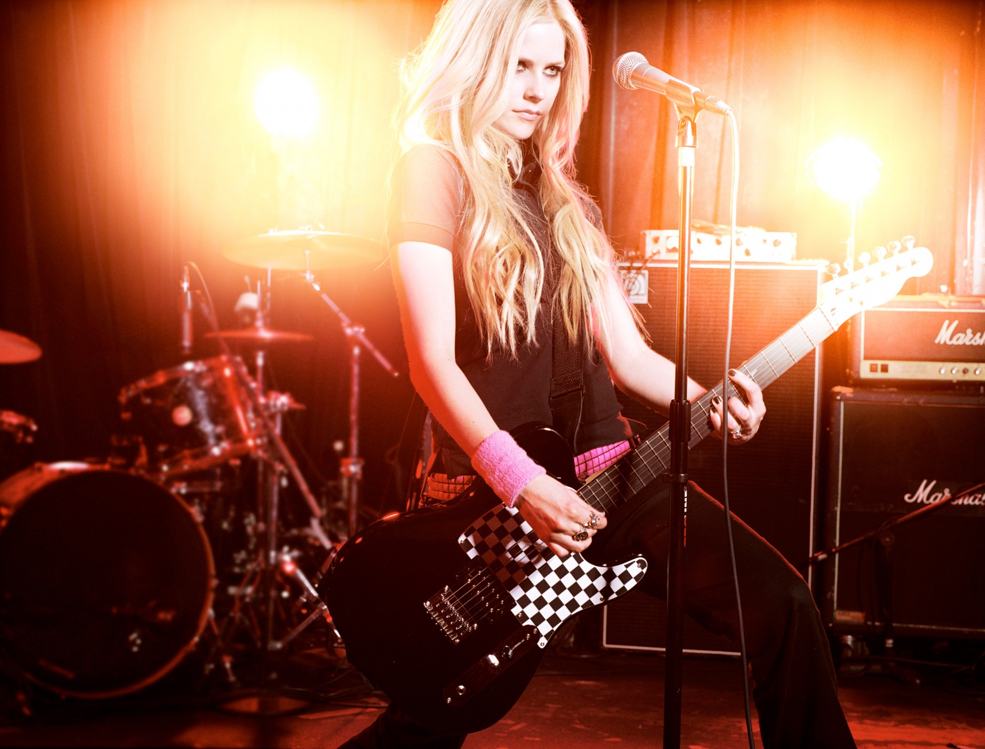 avril lavigne avril lavigne bionda chitarra