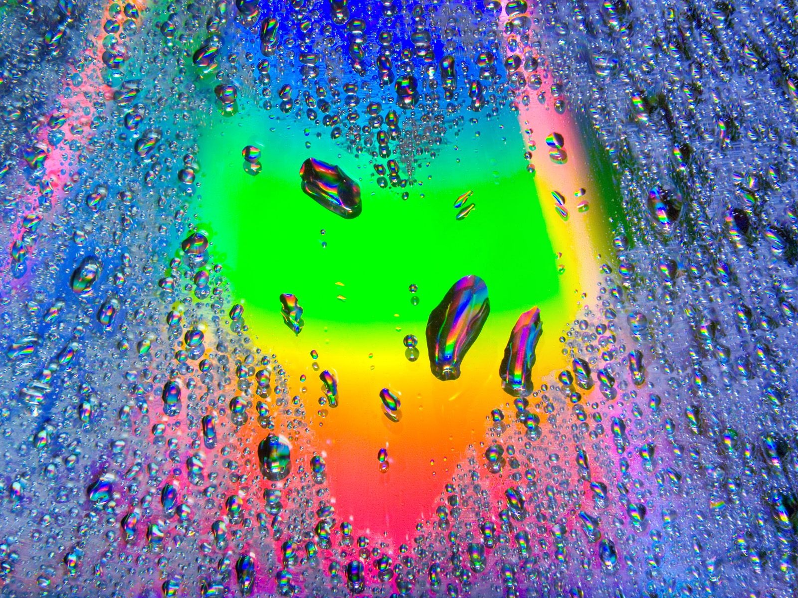 gotas arco iris corazón