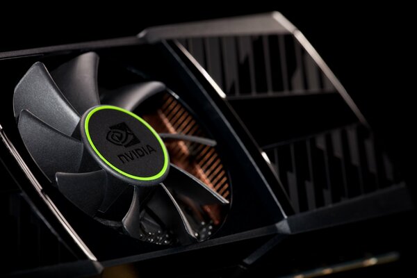 Karta graficzna nvidia od qeforce gtx 590 na szarym tle