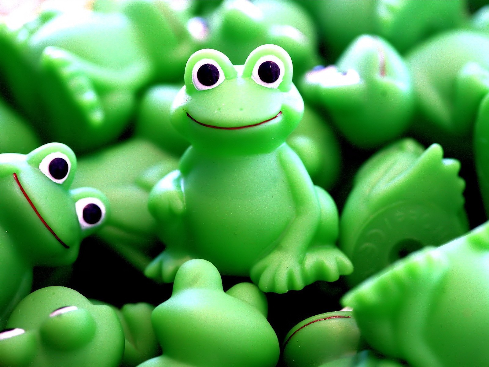 green toys frog