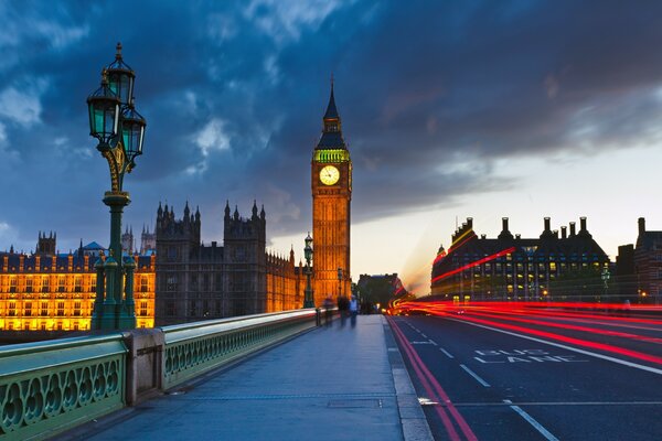 Bin Ben on the background of the Palace of Westminster