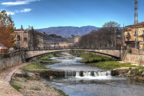 Brücke und Fluss Stadtbild