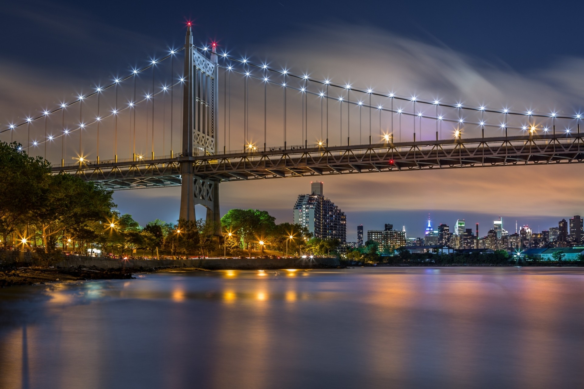 lichter manhattan fluss new york usa bäume wolkenkratzer stadt nacht gebäude häuser