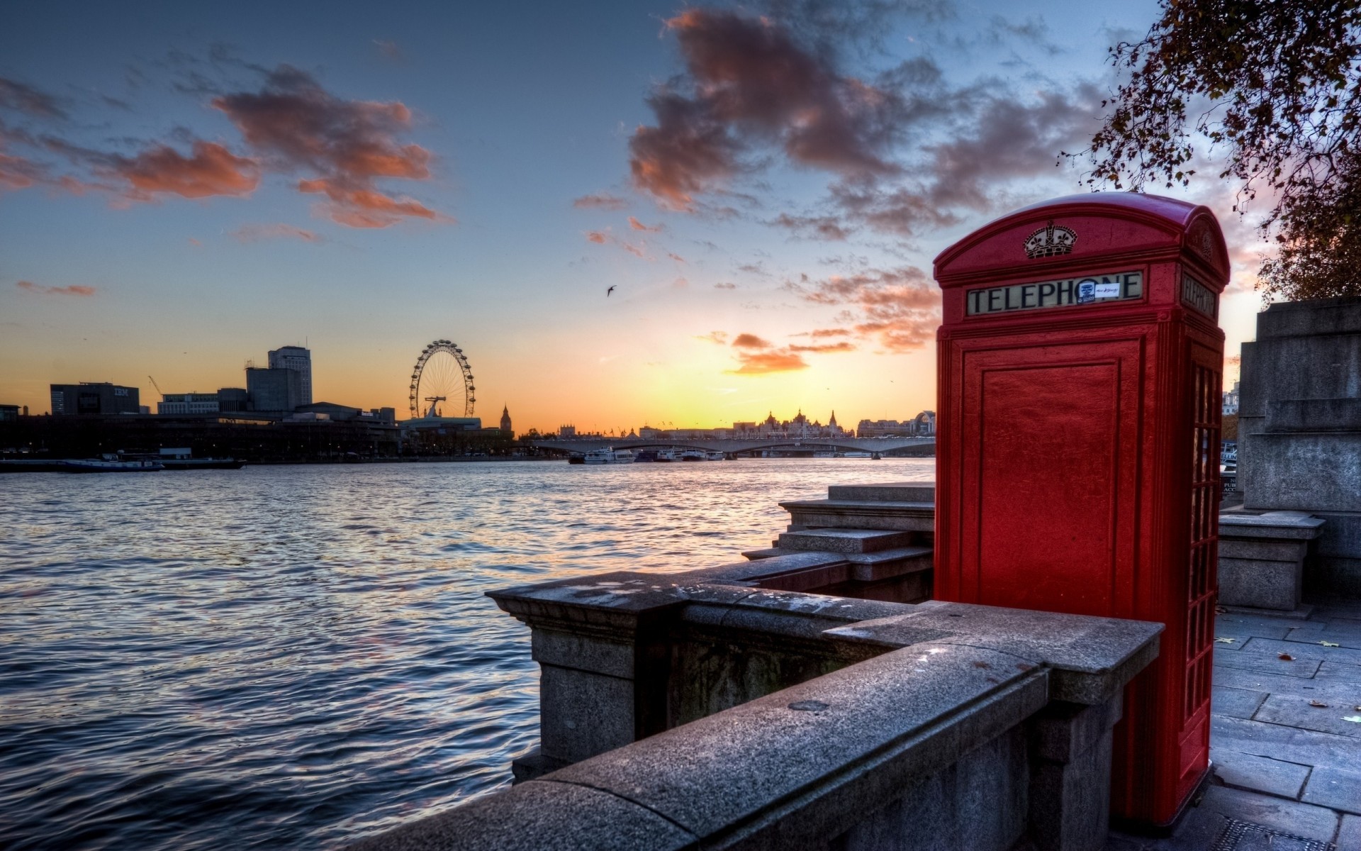 rivière angleterre cabine téléphonique londres royaume-uni promenade