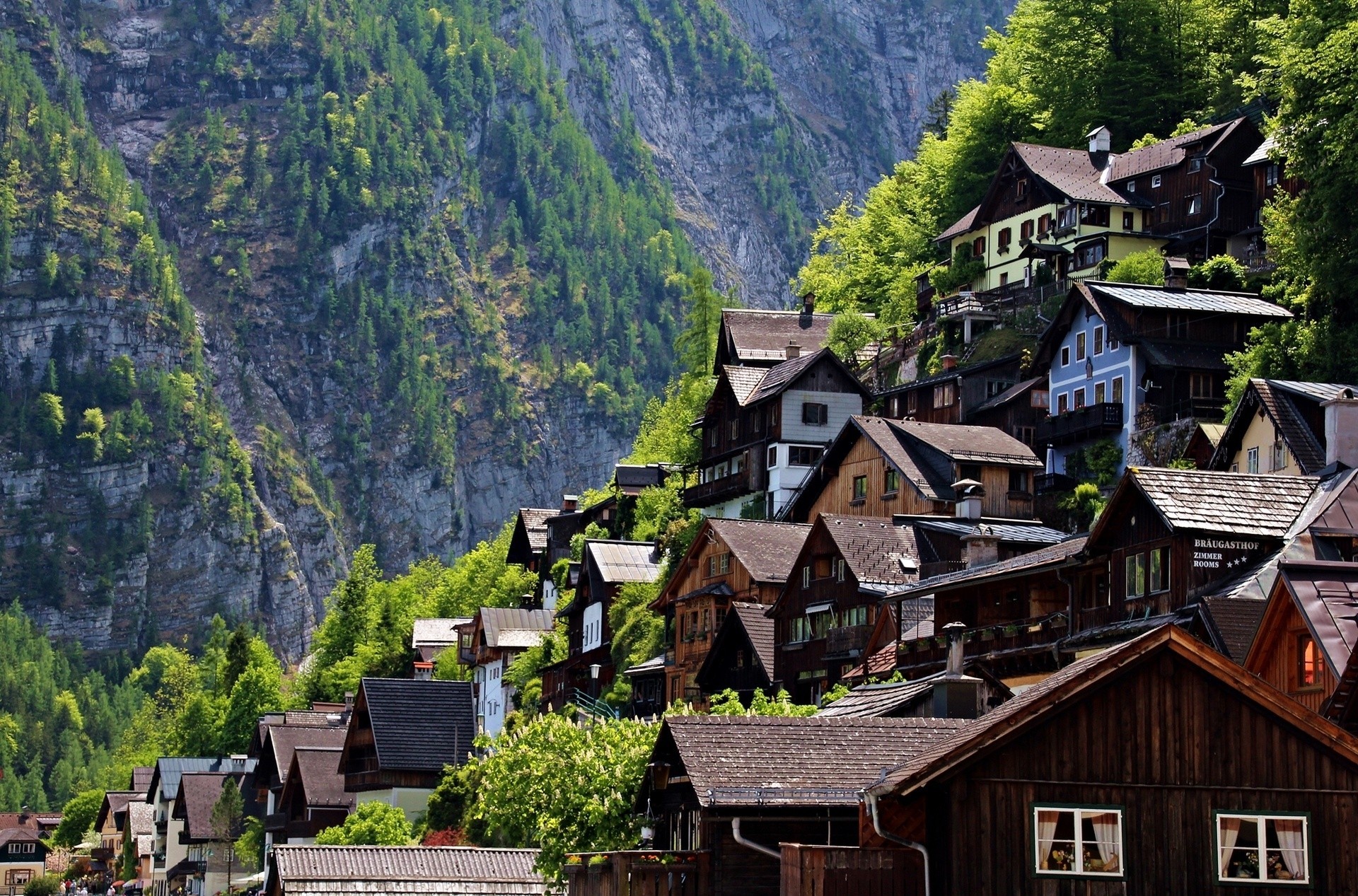 häuser hang berg hallstatt österreich