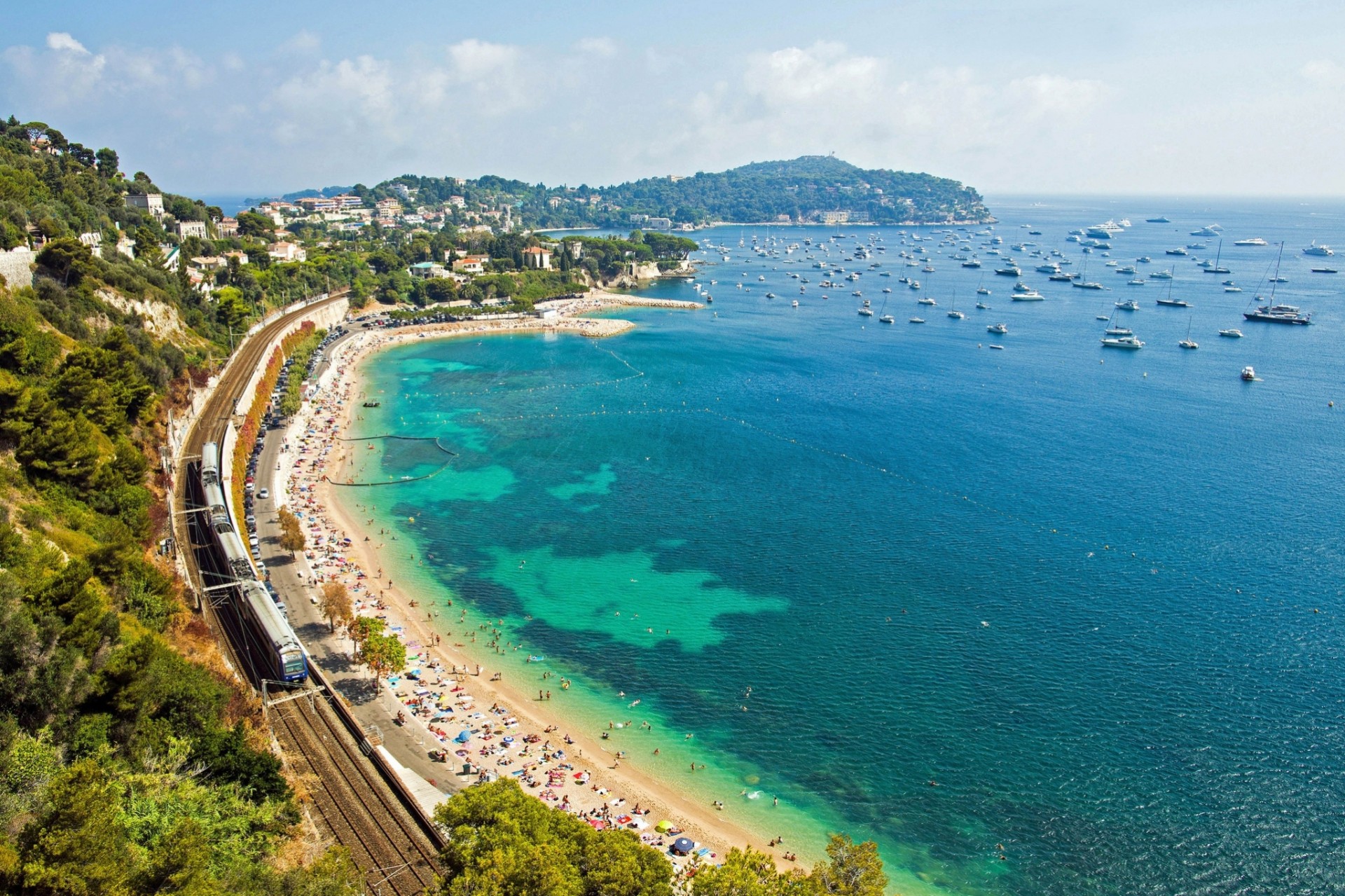 plage yachts côte france villefranche-sur-mer côte d azur villefranche-sur-mer côte d azur qatar airways train mer méditerranée paysage panorama ferroviaire route