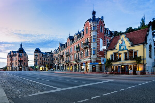 Am frühen Morgen der Straßen der Stadt