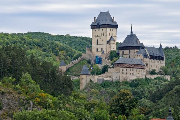 Schloss im tschechischen Wald