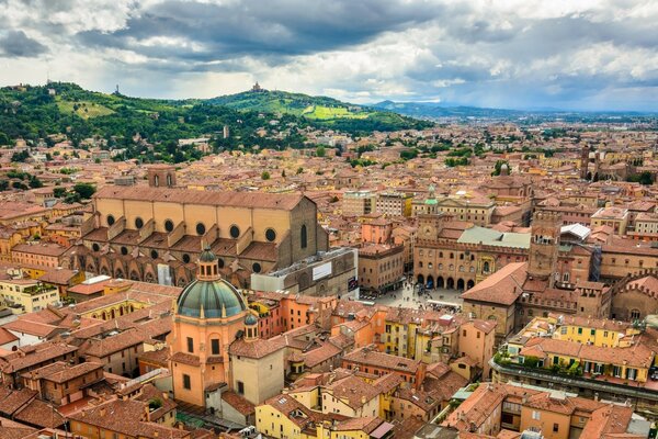 Vue des bâtiments depuis les hauteurs italiennes