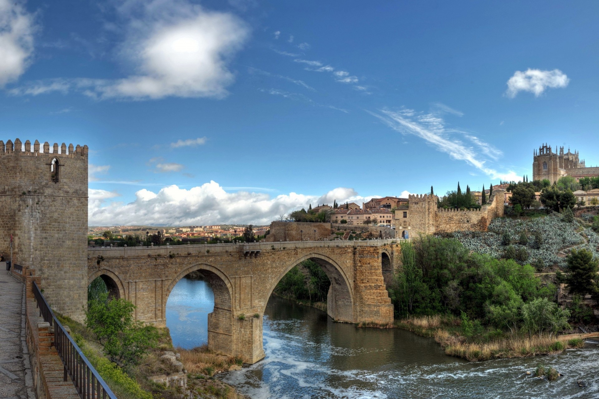 die stadt. fluss brücke spanien städte festung