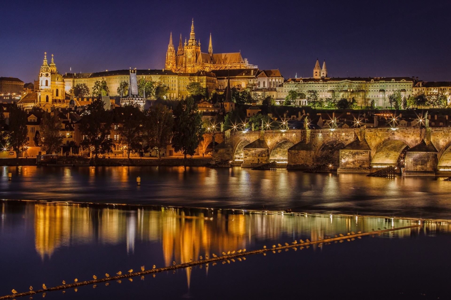 karlsbrücke fluss brücke moldau tschechische republik prag nachtstadt