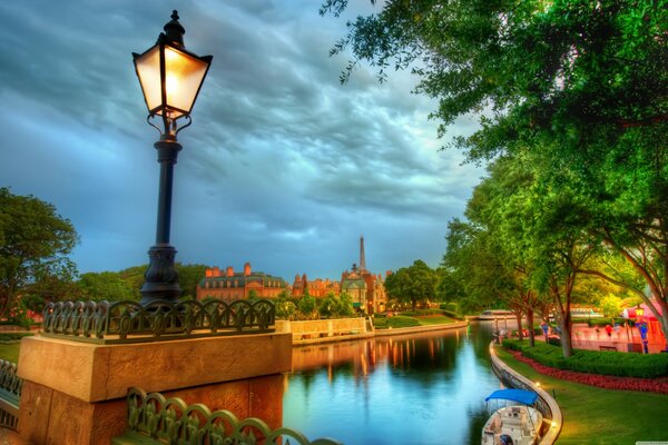 Paesaggio serale del canale francese