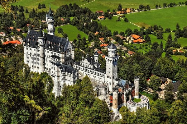 Zdjęcie zamku Neuschwanstein w Niemczech