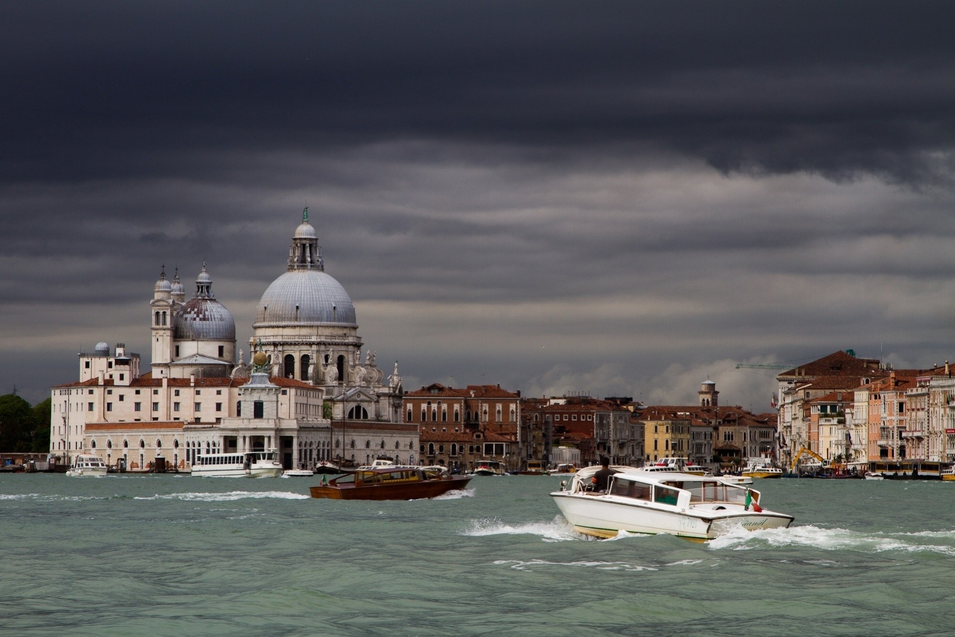 italia venecia barcos