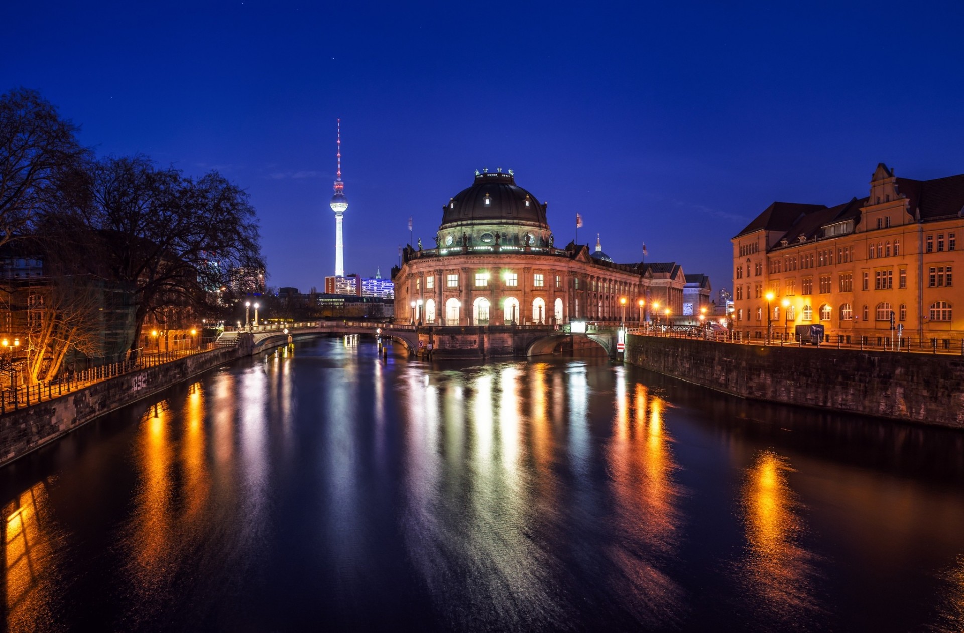 lights night river tower reflection berlin bridge berliner house city spree germany berlin cathedral renovation light house