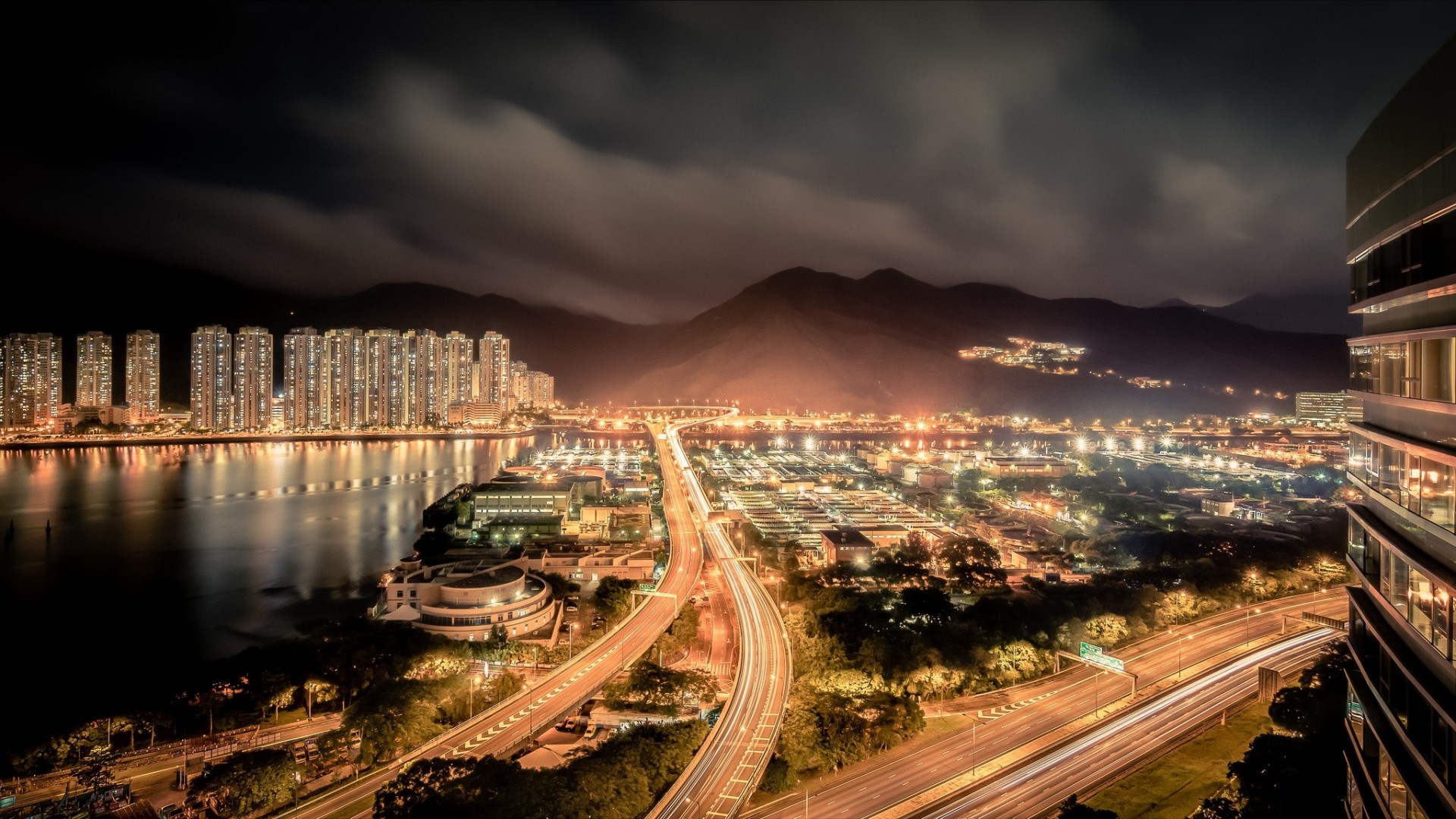 luces río hong kong china panorama ciudad nocturna montañas carretera