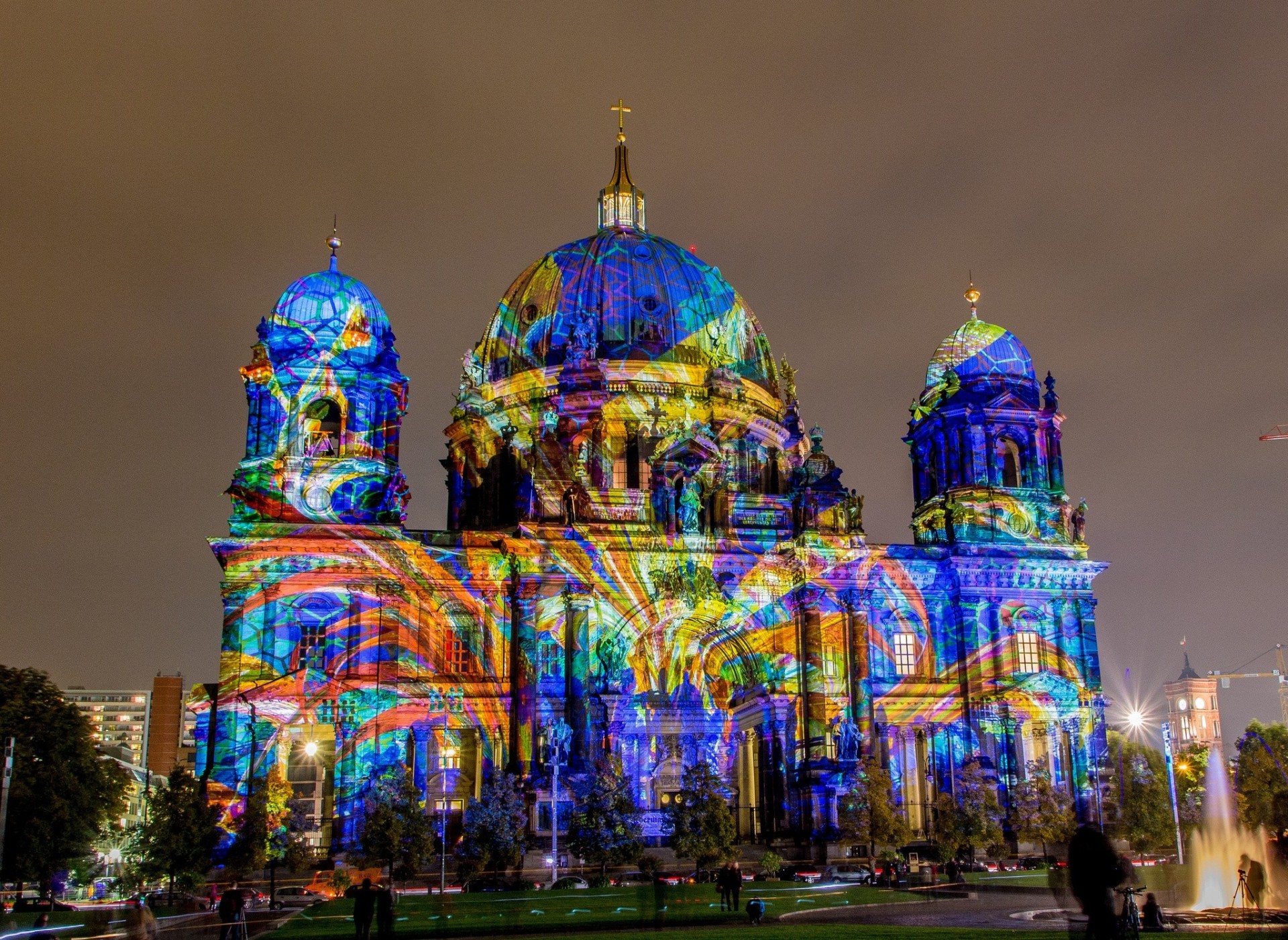 luces iglesia catedral noche 2013 berlín berliner house catedral de berlín alemania renovación