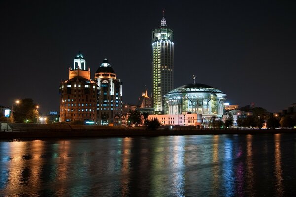 Mosca è la città più bella soprattutto di notte