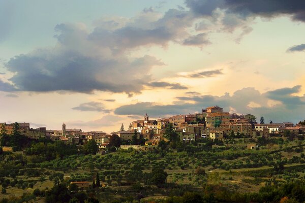 En Toscane, un vin délicieux et un fromage magnifique