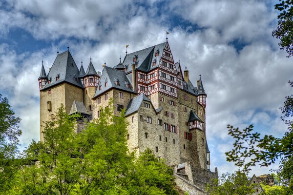 Il Castello di famiglia va dritto nel cielo