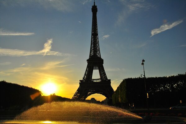 Der Eiffelturm ist das eiserne Symbol von Paris