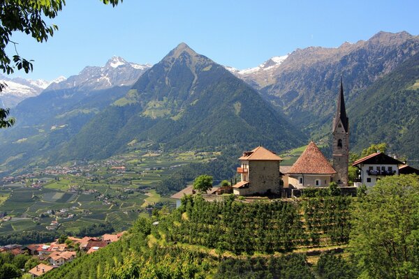 Italien Ponorama von Südtriol Kirche und Tal