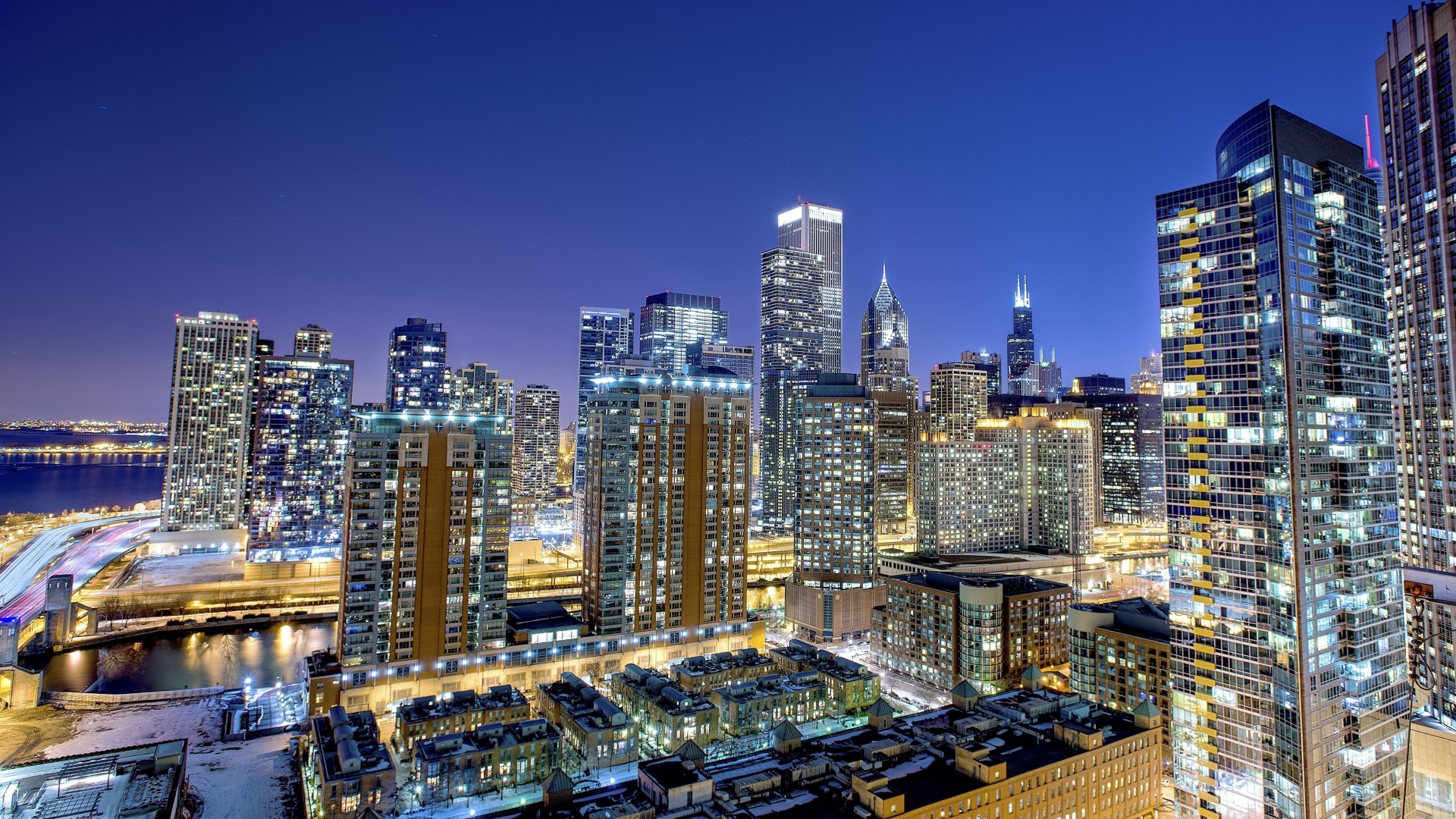 città notturna chicago grattacieli