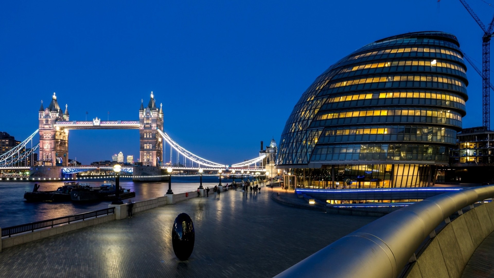 notte regno unito tower bridge fiume tamigi inghilterra luce londra tamigi municipio illuminazione barche persone