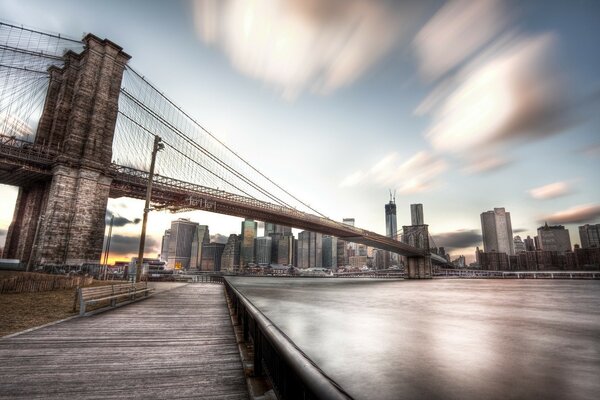 Puente desértico de Brooklyn