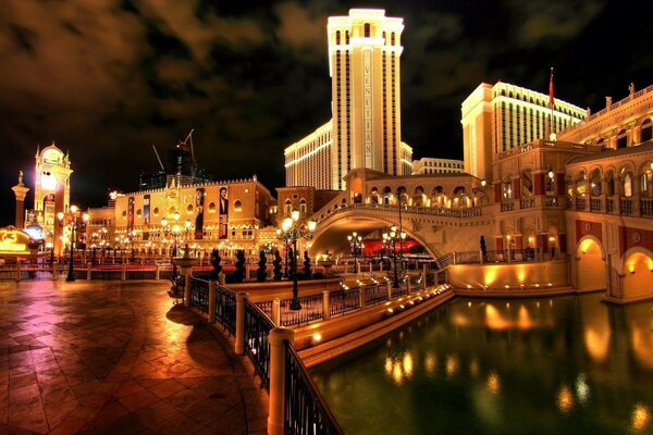 Hermosa Venecia brillante