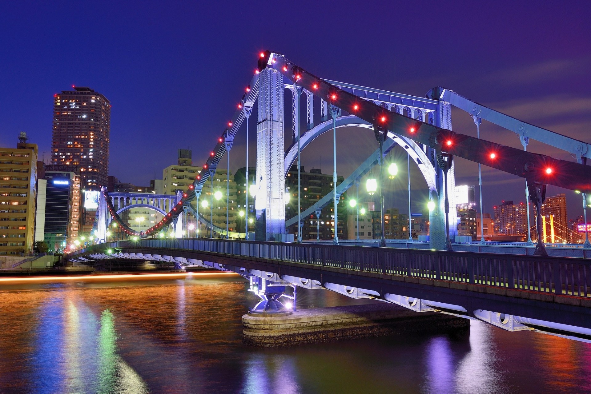 lichter hauptstadt nacht tokio fluss himmel brücke wolkenkratzer metropole blau gebäude japan beleuchtung häuser