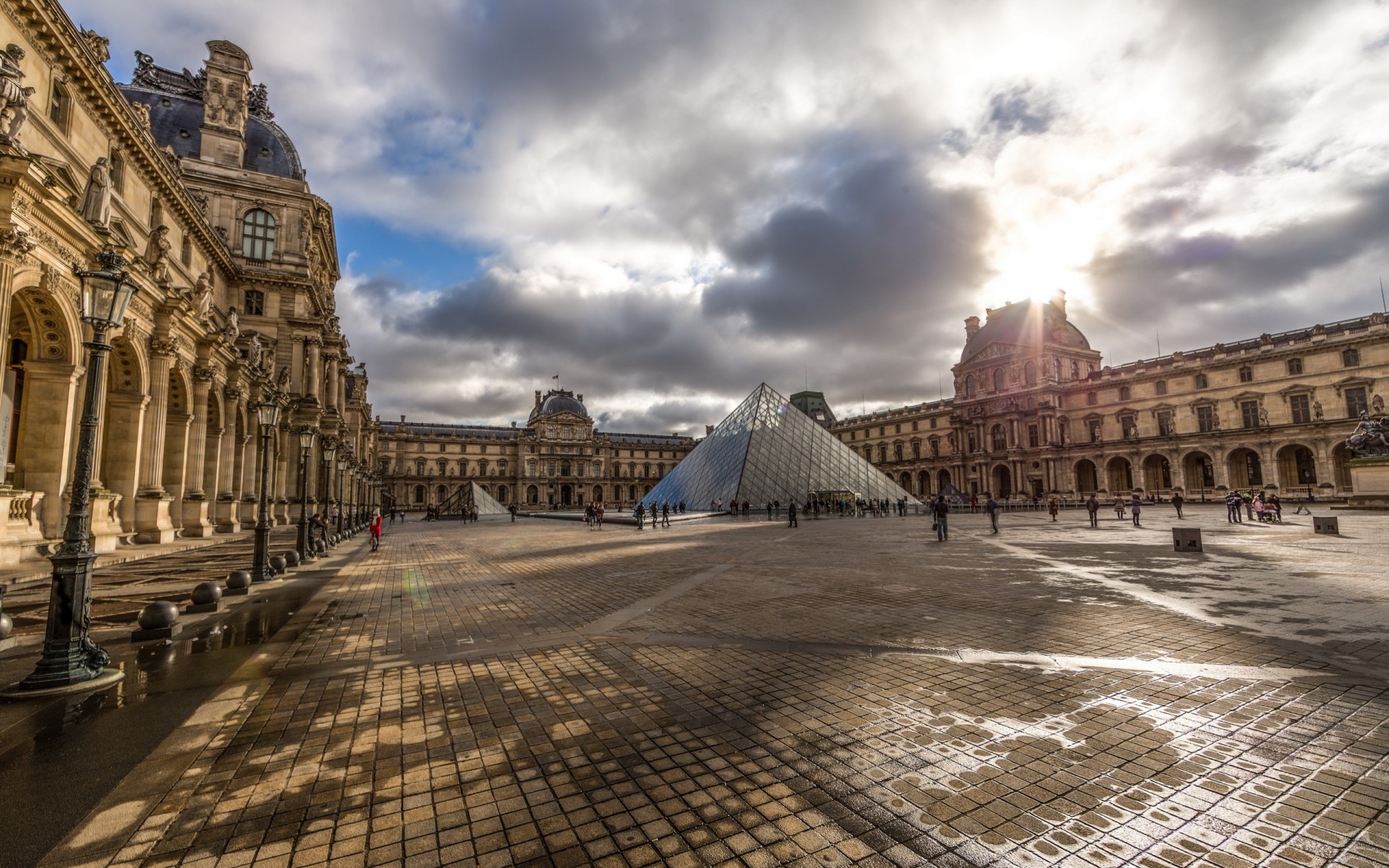 the louvre qatar airways pari