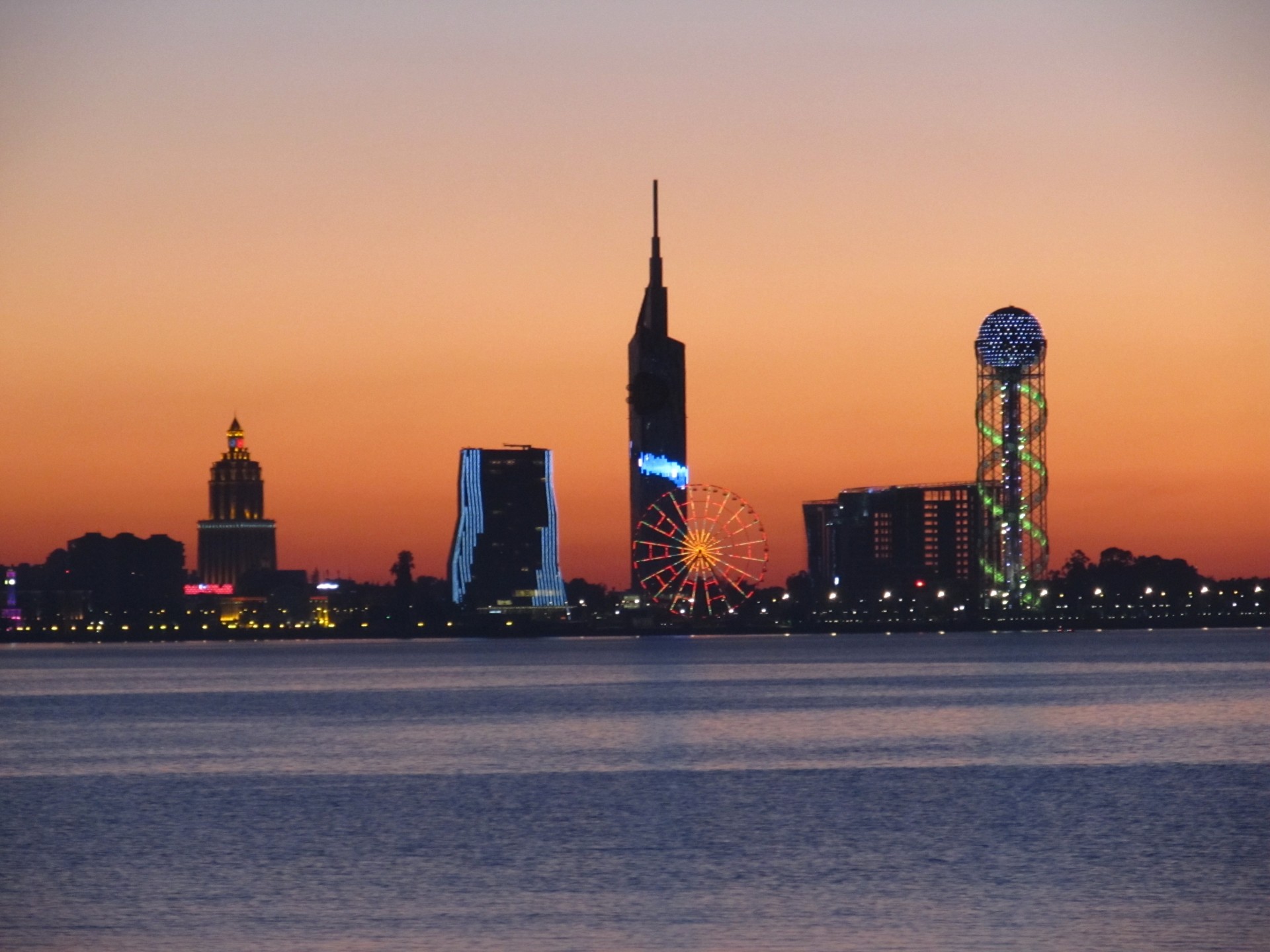 tramonto città notte mare autunno bello